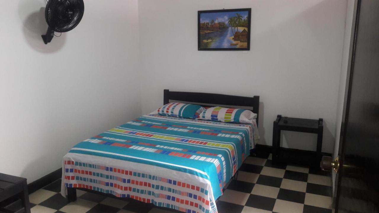 Hospedaje Santa Barbara Буга Екстериор снимка